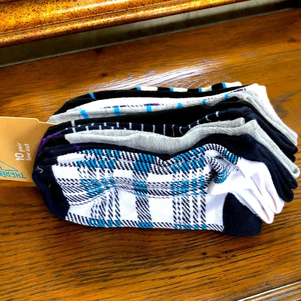 New Boy’s Thereabouts 10 pair low cut socks.  Size L 3-10. Age 5+.